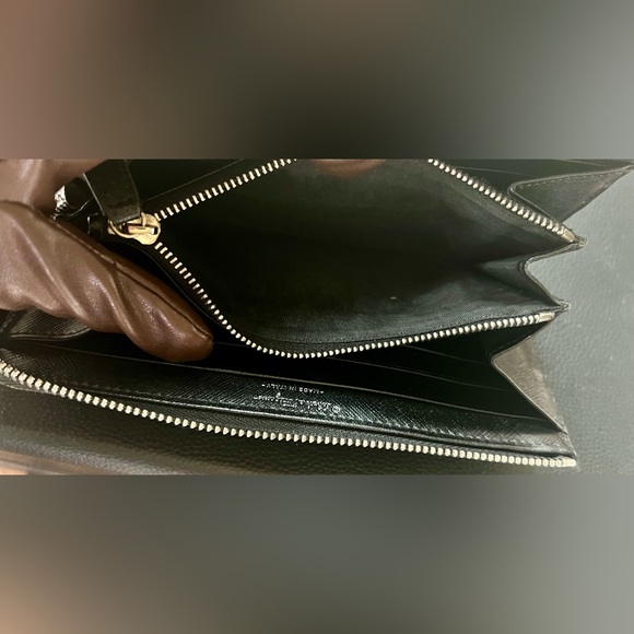 Authentic Salvatore Ferragamo Saffiano Leather Black Women's Zippy Wallet EUC! - Picture 14 of 16